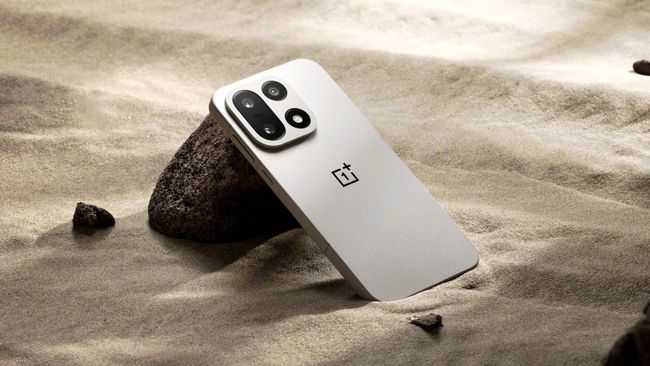 The rather excellent OnePlus 15 (Image credit: OnePlus)
